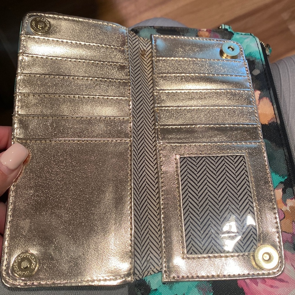 This is the inside where you can put all your cards